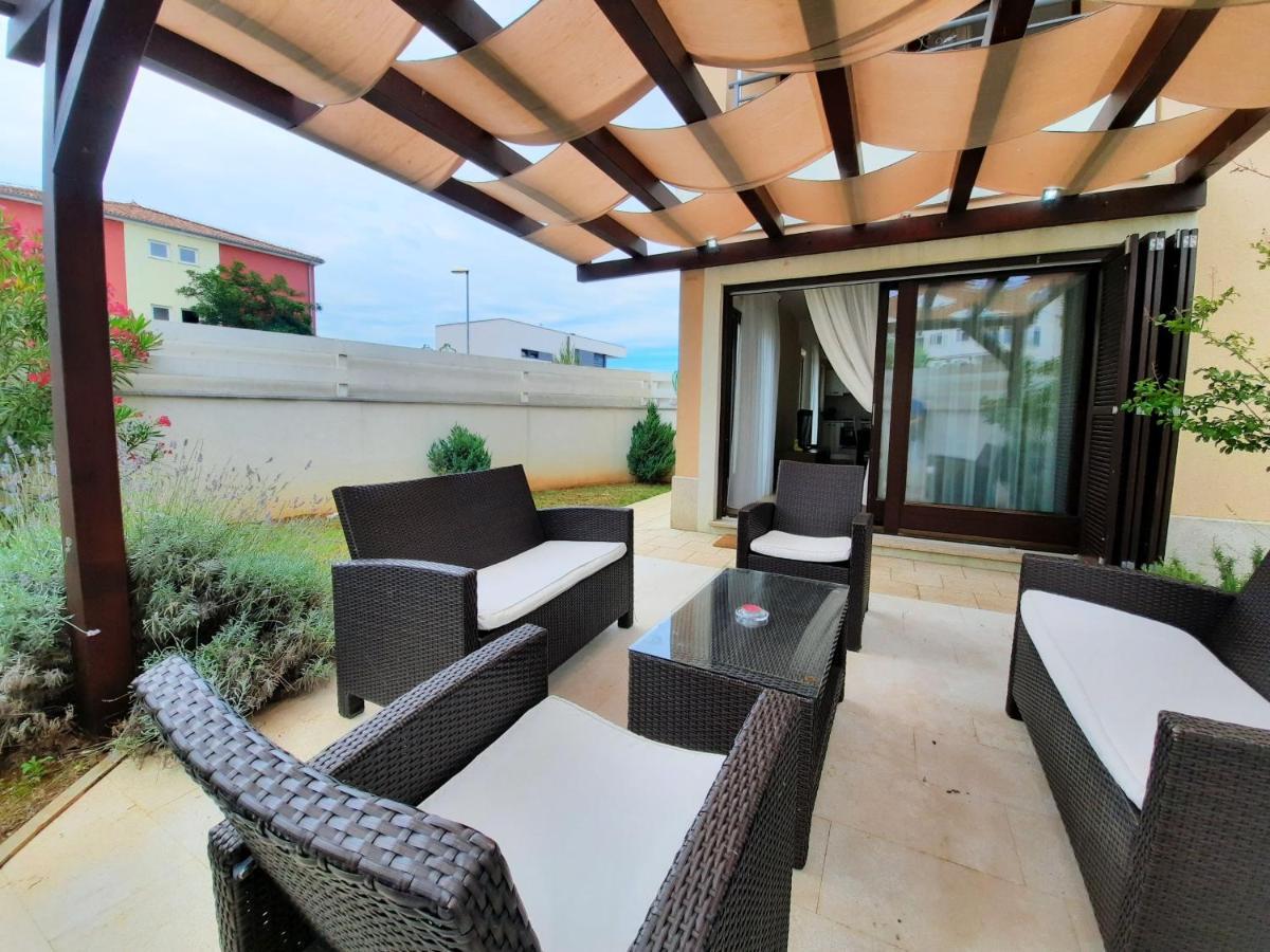 Maslina Apartment Premantura Exterior foto